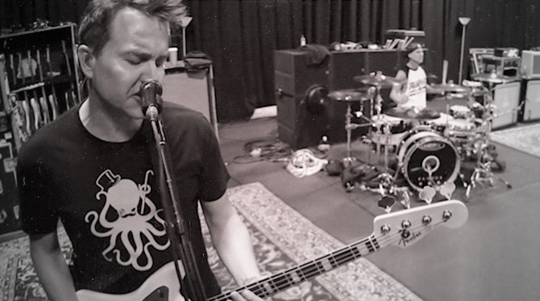 Kamis Ini, Blink-182 Akan Merilis Single Beserta Artwork - Booze Magazine